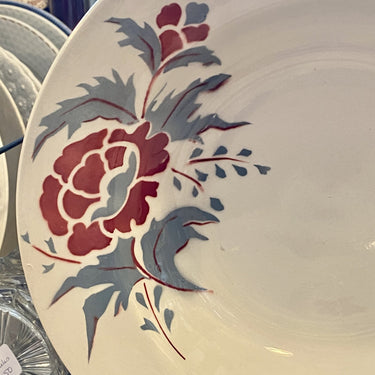 Tiefer Teller / Suppenteller - Nimy - Sprühlackiertes Dekor in Rot mit grau/blauen stilisierten Blumen