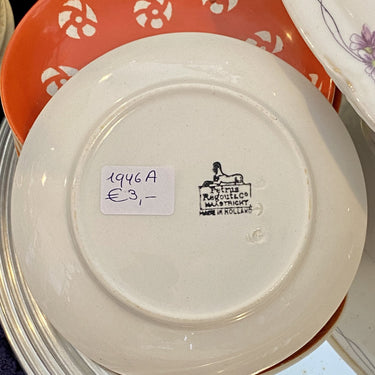 Saucer - Petrus Regout - belongs to cup model CLARY (design Johan Lint) - orange with white, stylized, flowers