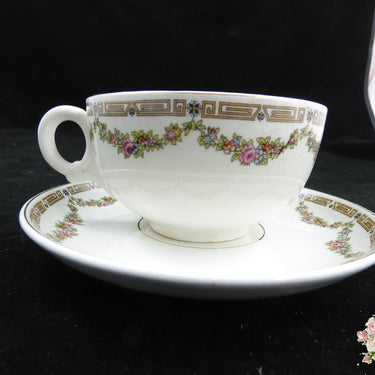 Soup bowl with saucer decoration 0437 – model English – floral garland.