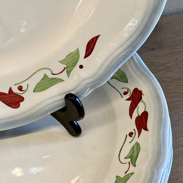 Dinner plate - slightly scalloped and ribbed edge - Granite (Hungary) - decor H3712 / U3712 / T3712 / 3712 of red and green ivy