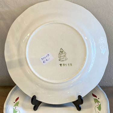 Dinner plate - slightly scalloped and ribbed edge - Granite (Hungary) - decor H3712 / U3712 / T3712 / 3712 of red and green ivy