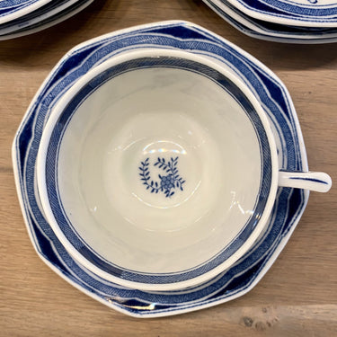 Tasse und Untertasse - Mosa / Louis Regout - Transferdekor LONG LIST / Dekor 726 (Nanking) - eckiges / quadratisches Modell