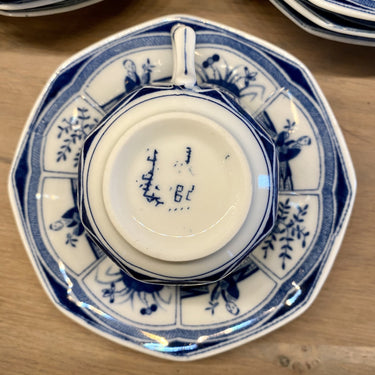 Tasse und Untertasse - Mosa / Louis Regout - Transferdekor LONG LIST / Dekor 726 (Nanking) - eckiges / quadratisches Modell