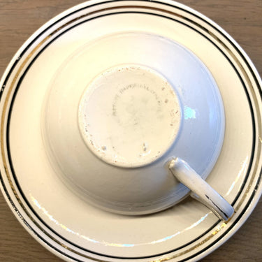 Tasse und Untertasse creme mit schwarzem Streifendekor - Nimy - Art Deco