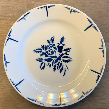 Ontbijtbordje / desserbordje - ongemerkt (ws. Frankrijk) - spuitdecor van een diepblauwe roos
