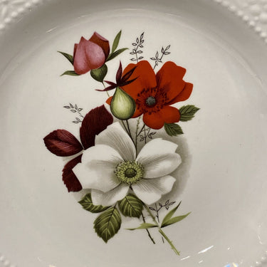 Tiefer Teller / Suppenteller / Pastateller - Boch - Reliefrand und weiße / rote / rosa Blumen in der Mitte