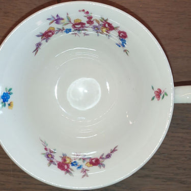 Kop en schotel - Petrus Regout - décor van stooibloemen met roosjes