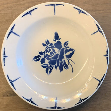 Diep bord / soepbord / pastabord - ongemerkt (ws. Frankrijk) - spuitdecor van een diepblauwe roos