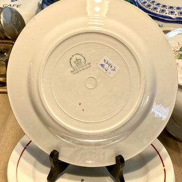 Essteller - Nimy - gesprühtes Dekor in Rot mit grau/blauen stilisierten Blumen