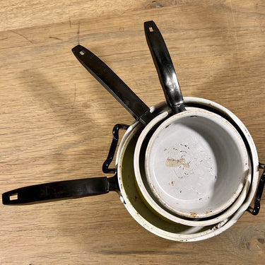 Spielzeugpfannen aus Blech/Metall – unmarkiert – 1950er Jahre – Außenseite gelb gefärbt