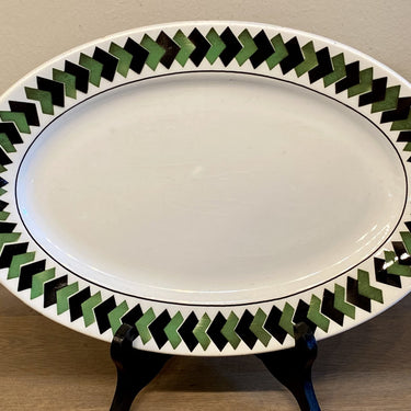 Waage - flach, oval - Boch - Dekor aus ineinandergreifenden schwarzen und grünen geometrischen Figuren