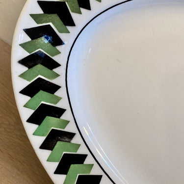 Waage - flach, oval - Boch - Dekor aus ineinandergreifenden schwarzen und grünen geometrischen Figuren