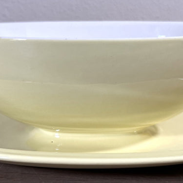 Gravy boat / Sauce boat - Petrus Regout - 1950s - decor in yellow pastel color with white interior