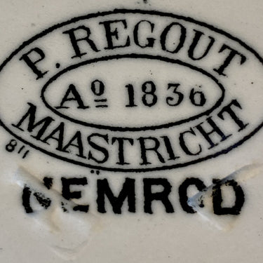 Plate / Decorative plate - Petrus Regout - decor NEMROD in black and white - peat dating 1882