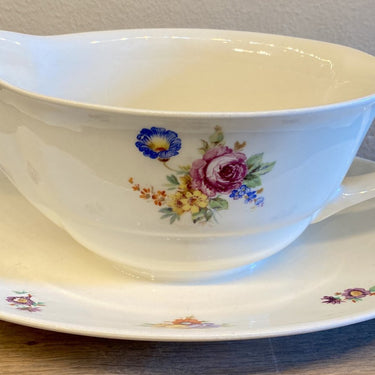 Gravy boat / Sauce boat - Petrus Regout - decor BOUDEWIJN with flowers