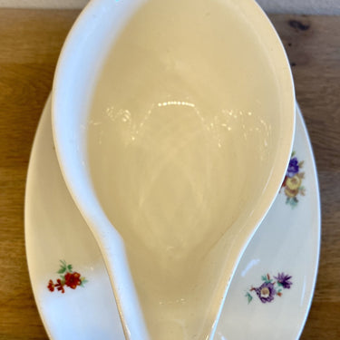 Gravy boat / Sauce boat - Petrus Regout - decor BOUDEWIJN with flowers