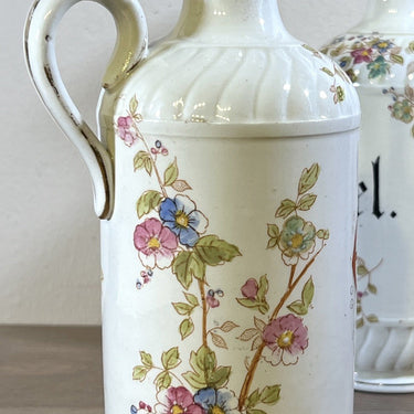 Karaf voor azijn met stopje - gemerkt (onduidelijk) - genummerd 3954 - décor van roze/blauwe bloemen met goudkleurige accenten