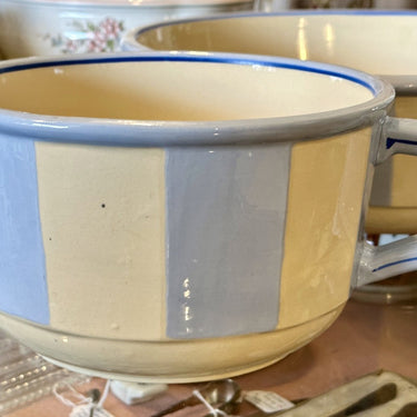 Bettpfanne / Bettpfanne - Boch - Modell VOLGA1 - Dekor unbekannt, in Babyblau und Creme, Art Deco Design - von 1936