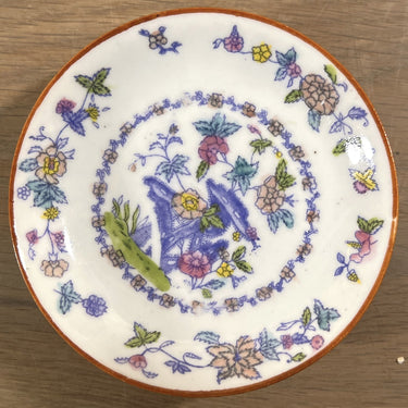 Schoteltje - klein formaat (kinderserviesje?) - Mosa/Louis Regout - décor 373 van roze bloemen met paars, oranje en blauw