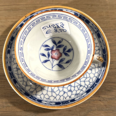 Tasse und Untertasse - kleine Größe (Kindergeschirr?) - Mosa/Louis Regout - Papageiendekor im Innenrand mit Netzdekor