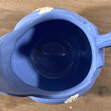 Melkkannetje - ongemerkt (Engels?) - uitgevoerd in donkerder blauwsteen