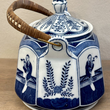 Pralinendose / Pralinenkessel - kleineres Modell - Mosa/Louis Regout - Dekor LONG LIST eckiges Modell NANKING