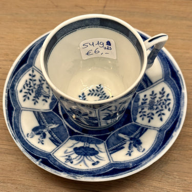 Tasse und Untertasse - kleineres Modell - Mosa/Louis Regout - Dekor LONG LIST, eckiges Modell