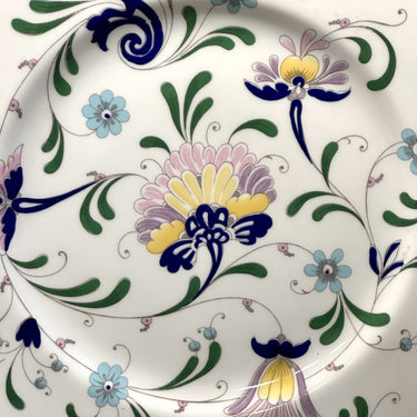 Scale - smaller round model - Bone China - Coalport - decor PAGEANT