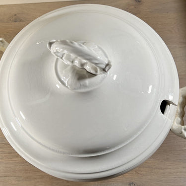 Soepterrine - groter model - ongemerkt (waarschijnlijk Boch) - wit model met bewerkte handgrepen