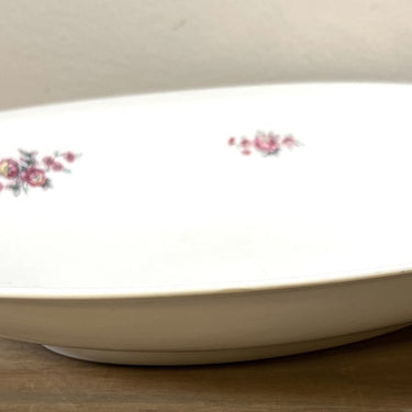 Bread dish / Bowl - oval/egg model - Petrus Regout - decoration scattered flowers