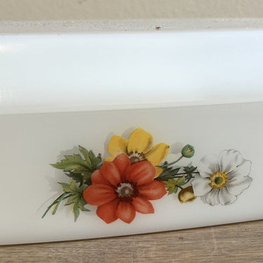 Botervloot - 1970s - glazen model - Arcopal Frankrijk - décor met bloemen aan weerszijden