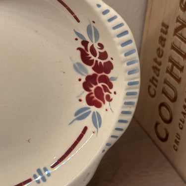 Fleischgericht / Gericht - rechteckiges Modell - Boch - Dekor in Grau/Blau und Rot-Spritzdekor