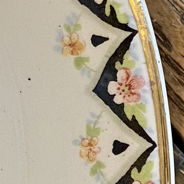Juskom – Societe Ceramique – decor kleine bloemetje in zwarte golfkadering