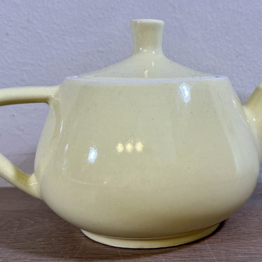 Koffiepotje - klein model - ongemerkt maar waarschijnlijk Melitta - uitgevoerd in pastelgeel
