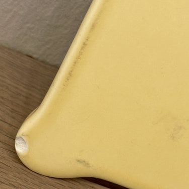 Sandwichbrett / Schneidebrett - Royal Boch - in gelber Farbe mit Verzierungen am Rand