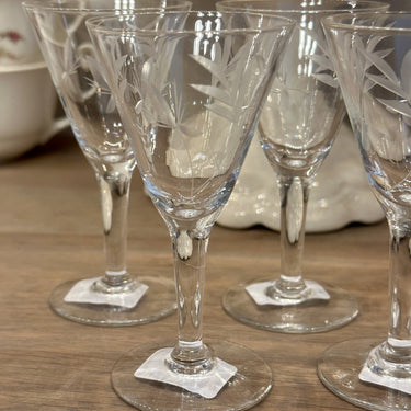 Liqueur glass / Glass - model with cut leaves