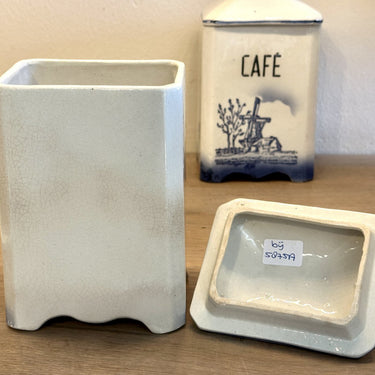 Voorraadpot - ongemerkt - décor in blauw/wit van een molen, huis en bomen - opschrift SUCRE