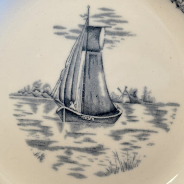 Dinner plate / Eating plate - Winkle (England) - DELPH decor in blue