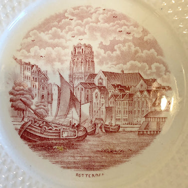 Bordje - Société Céramique Maestricht - décor in rood ROTTERDAM