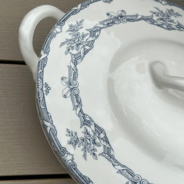 Deckeldose / Terrine - ovales Modell - Royal Boch - ALHAMBRA Dekor in grau/blau