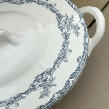 Deckeldose / Terrine - ovales Modell - Royal Boch - ALHAMBRA Dekor in grau/blau