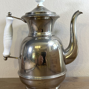 Kaffeekanne / Teekanne - Metall/Chrom-Modell mit Porzellangriff und Deckelknauf