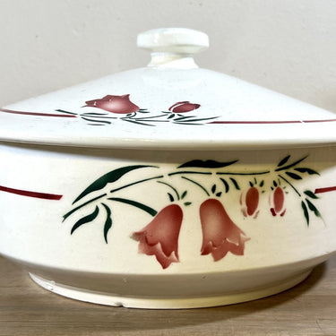 Terrine / Dekschaal - St. Amandiose - spuitdécor van rode klokjesbloemen