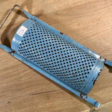Rasp - halfrond model met pootjes en handgreep - Deens emaille? - uitvoering in blauw emaille