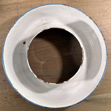 Backform – dänisches Emaille? - Außenseite aus blauem Email, Innenseite aus weißem Email (Ø 23,5 cm)