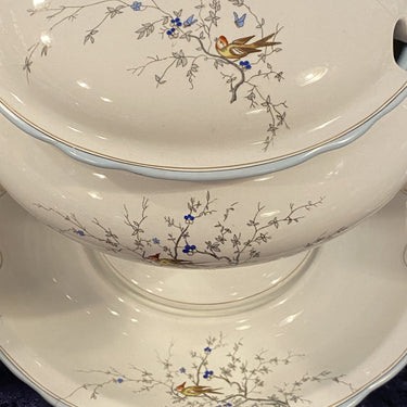 Soup tureen - scalloped edge - Petrus Regout - decor BIRD SONG