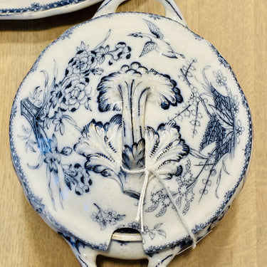 Small terrine / sauce tureen / sauce tureen - on foot - Minton &amp; Co - MONA blue decor