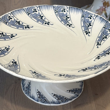 Tazza / Bowl on medium foot - Luneville - decor in blue with stylized flowers and a wavy edge