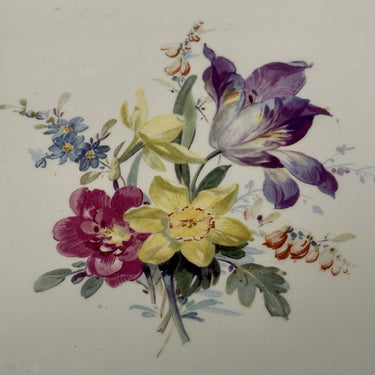 Dienblaadje in metalen montuur met handvatten (één los) - décor met paarse/roze en gele bloemen