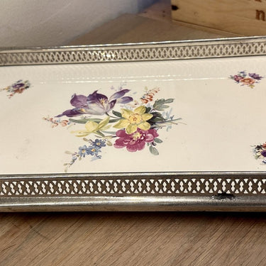 Dienblaadje in metalen montuur met handvatten (één los) - décor met paarse/roze en gele bloemen
